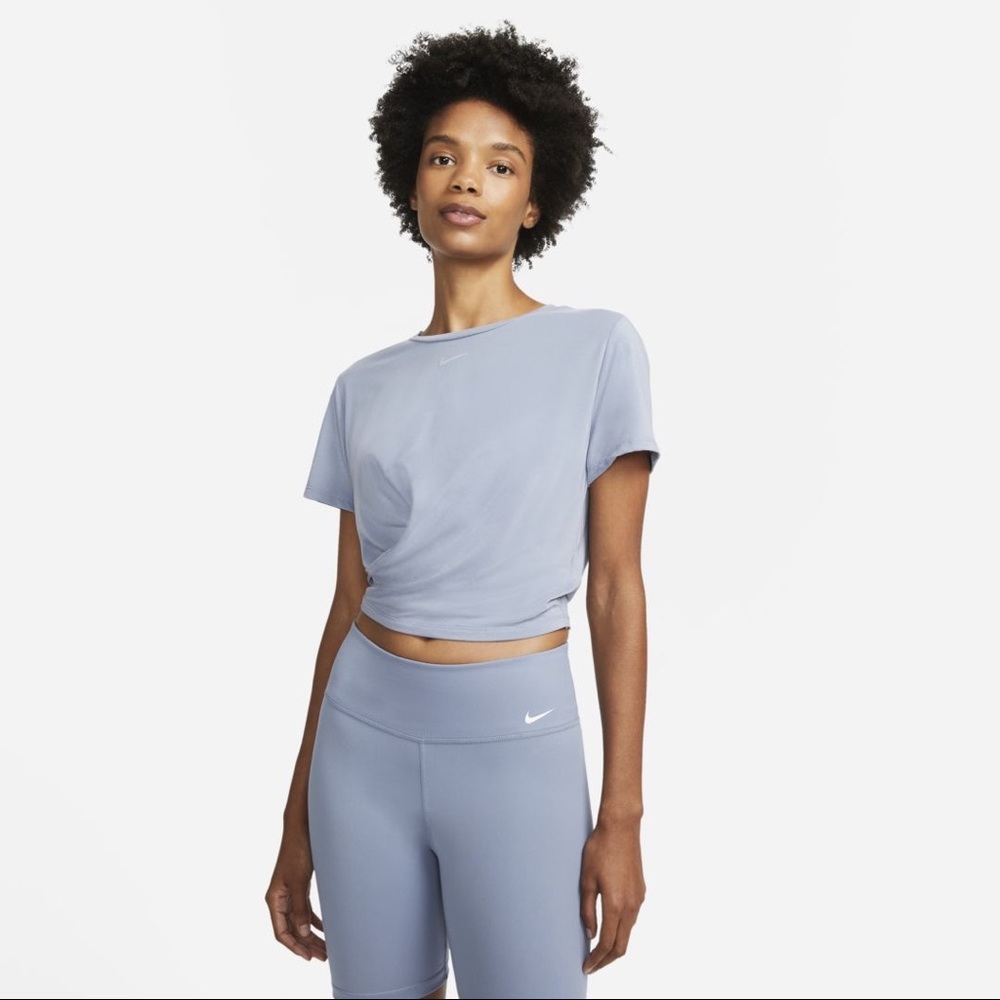 Nike Dri-FIT One Luxe Women’s Twist Standard Fit short sleeve top in Small
